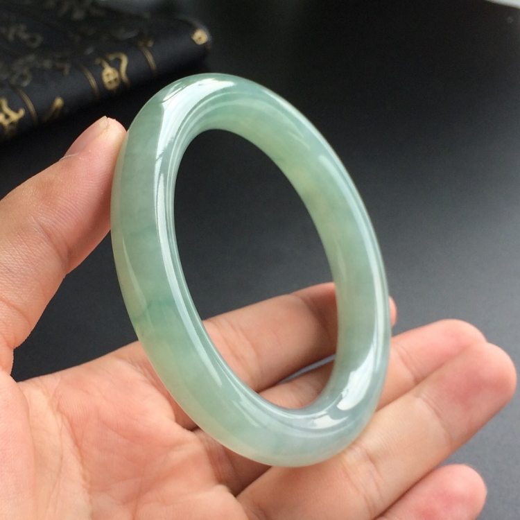 (超值推荐)糯冰种飘花圆条手镯(56.6mm)