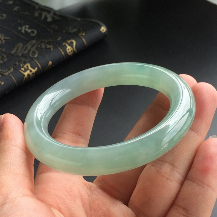 (超值推荐)糯冰种飘花圆条手镯(56.6mm)
