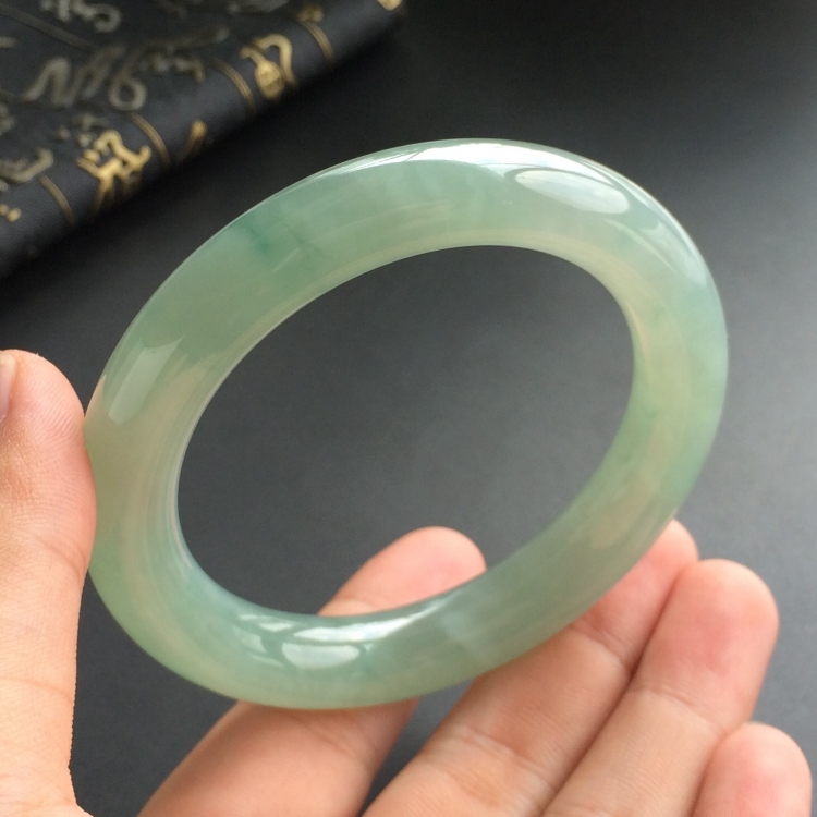 (超值推荐)糯冰种飘花圆条手镯(56.6mm)