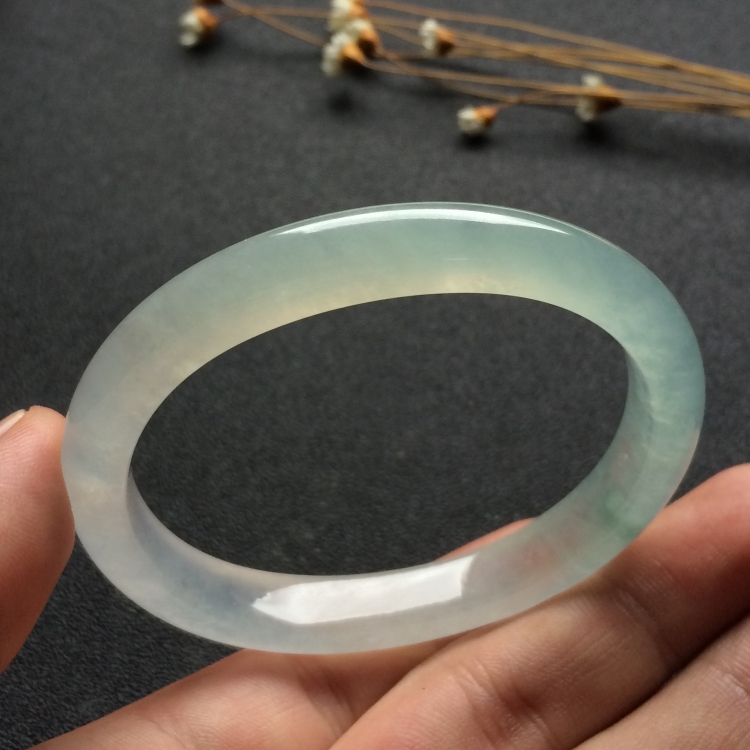 （超值推荐）冰种淡晴水贵妃镯（54.5mm-47.3mm）