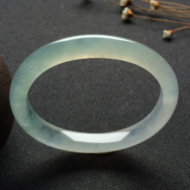 （超值推荐）冰种淡晴水贵妃镯（54.5mm-47.3mm）