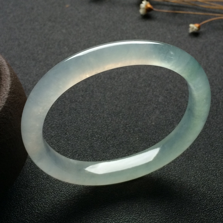 （超值推荐）冰种淡晴水贵妃镯（54.5mm-47.3mm）