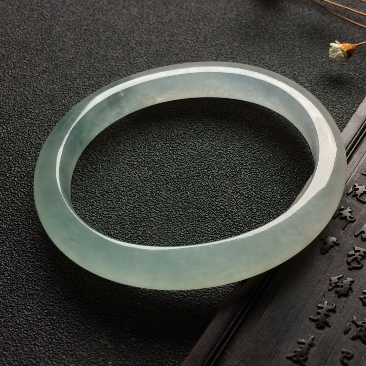 （超值推荐）冰种淡晴水贵妃镯（54.5mm-47.3mm）