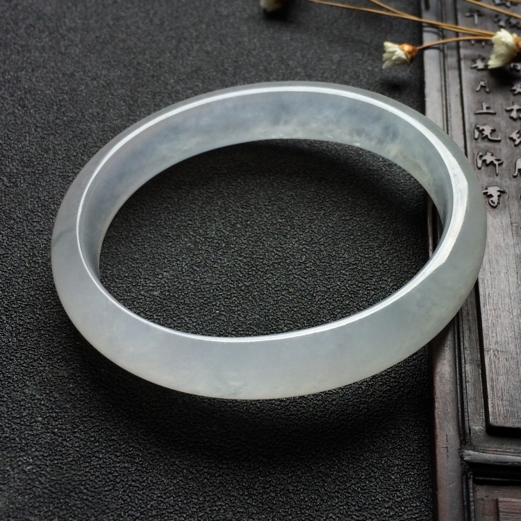 （超值推荐）冰种淡晴水贵妃镯（53.8mm-47.3mm）