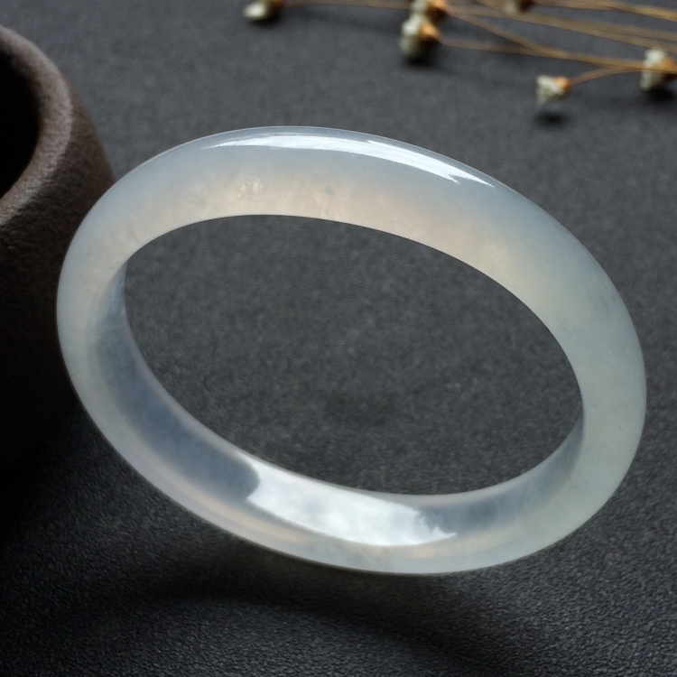 （超值推荐）冰种淡晴水贵妃镯（53.8mm-47.3mm）