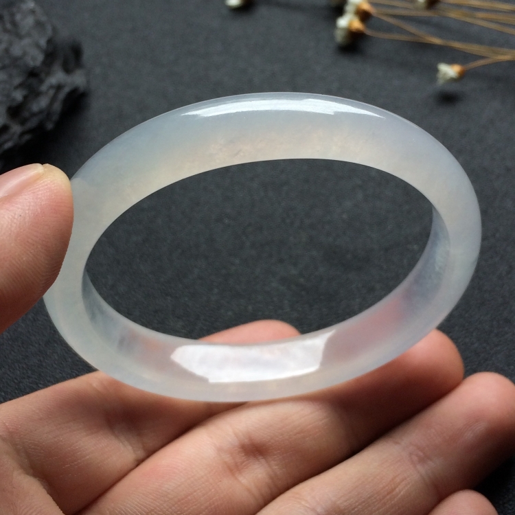 （超值推荐）冰种淡晴水贵妃镯（53.8mm-47.3mm）
