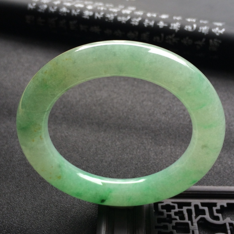 （超值推荐）糯冰种飘翠圆条手镯（56.5mm）