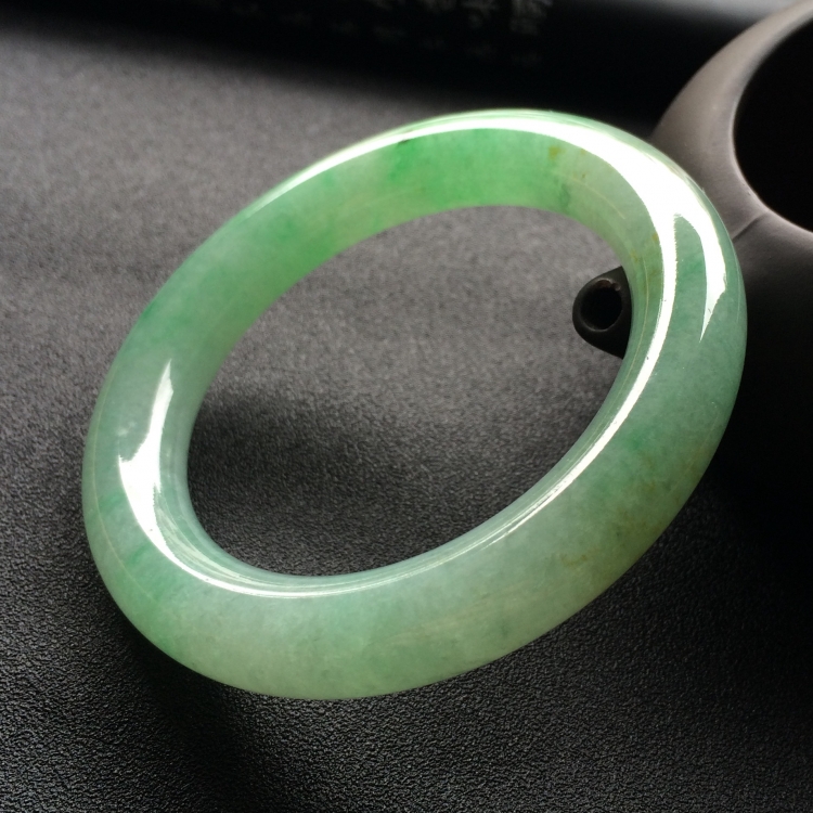 （超值推荐）糯冰种飘翠圆条手镯（56.5mm）