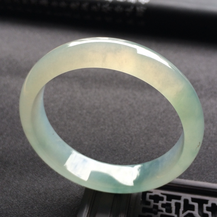 （超值推荐）冰种飘花手镯（56.8mm）