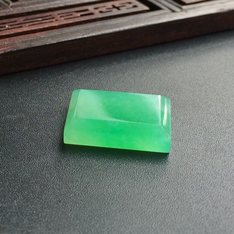 (超值推荐)糯冰种浅绿戒面