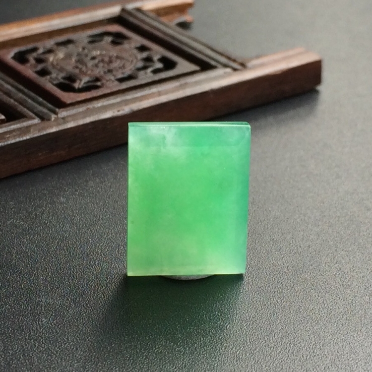 (超值推荐)糯冰种浅绿戒面