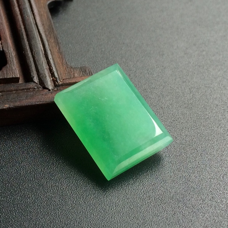 (超值推荐)糯冰种浅绿戒面
