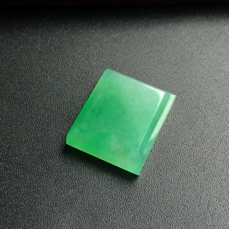 (超值推荐)糯冰种浅绿戒面