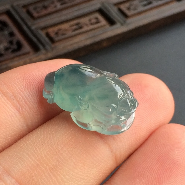 (超值推荐)冰种飘花金蟾戒面