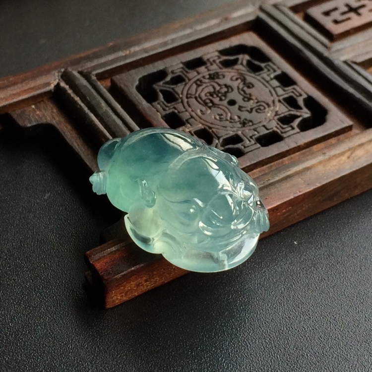 (超值推荐)冰种飘花金蟾戒面