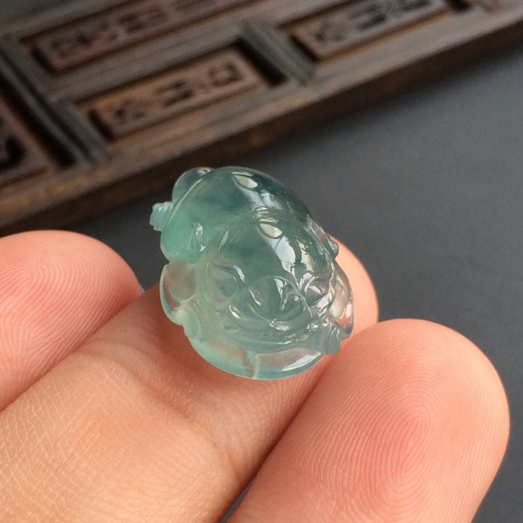 (超值推荐)冰种飘花金蟾戒面