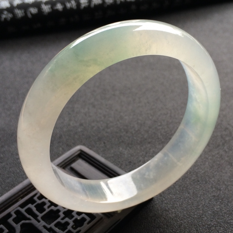 （超值推荐）冰种略飘花手镯（57.1mm）