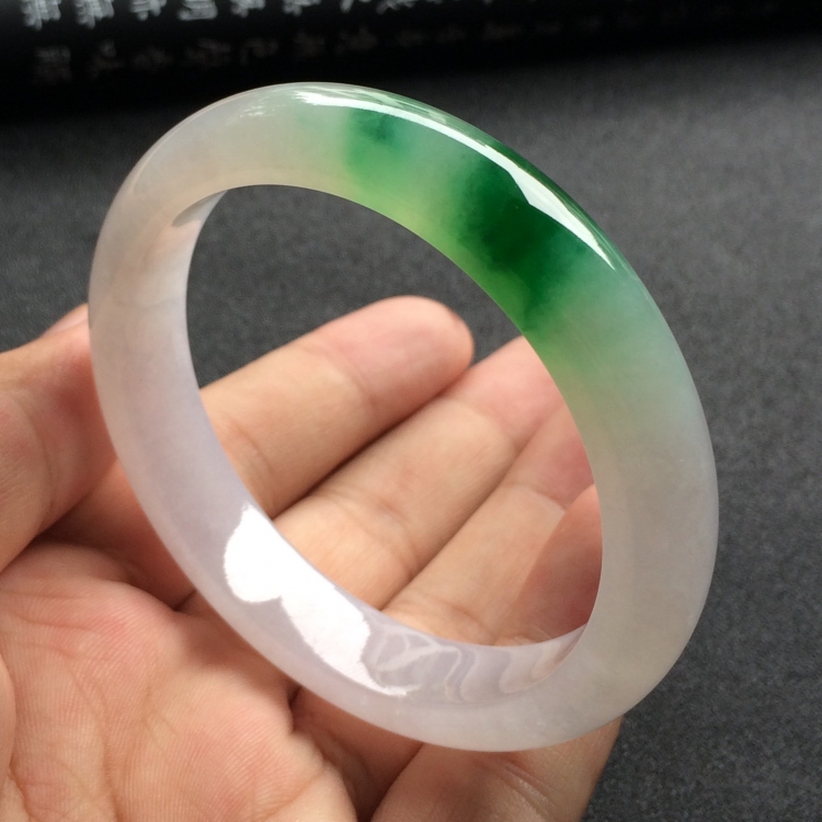 （超值推荐）冰种飘绿花手镯（55.1mm）