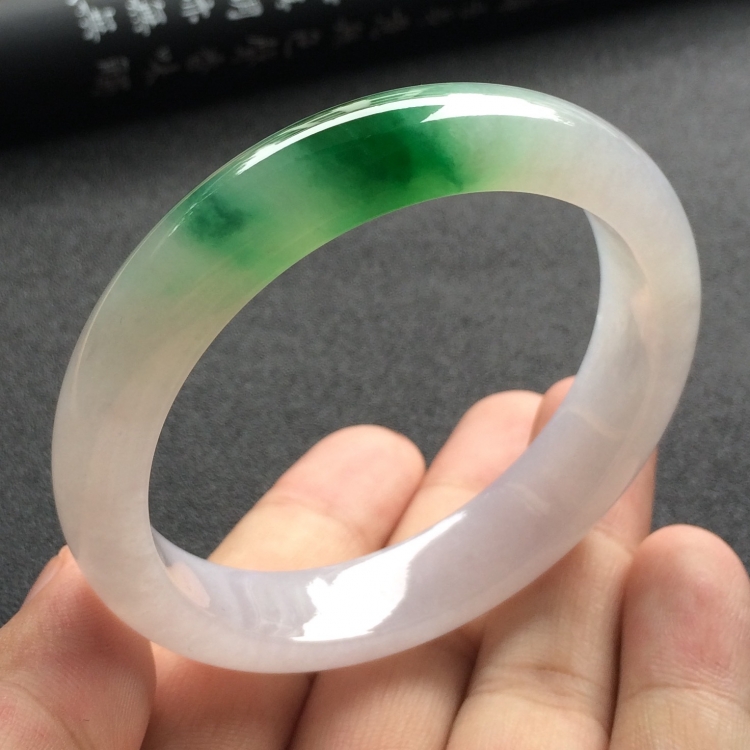 （超值推荐）冰种飘绿花手镯（55.1mm）