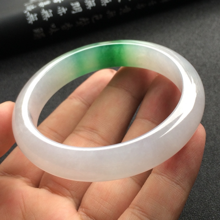 （超值推荐）冰种飘绿花手镯（55.1mm）