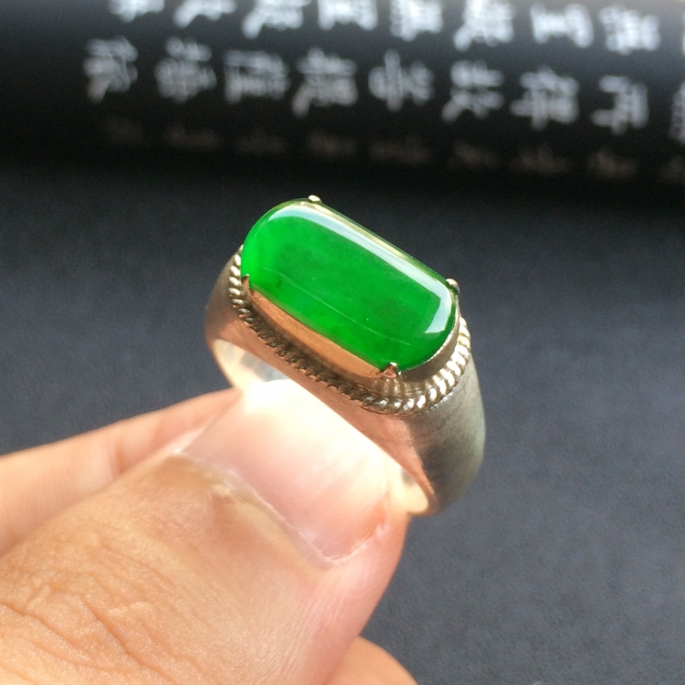 （超值推荐）冰种阳绿马鞍戒面