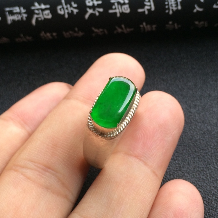 （超值推荐）冰种阳绿马鞍戒面
