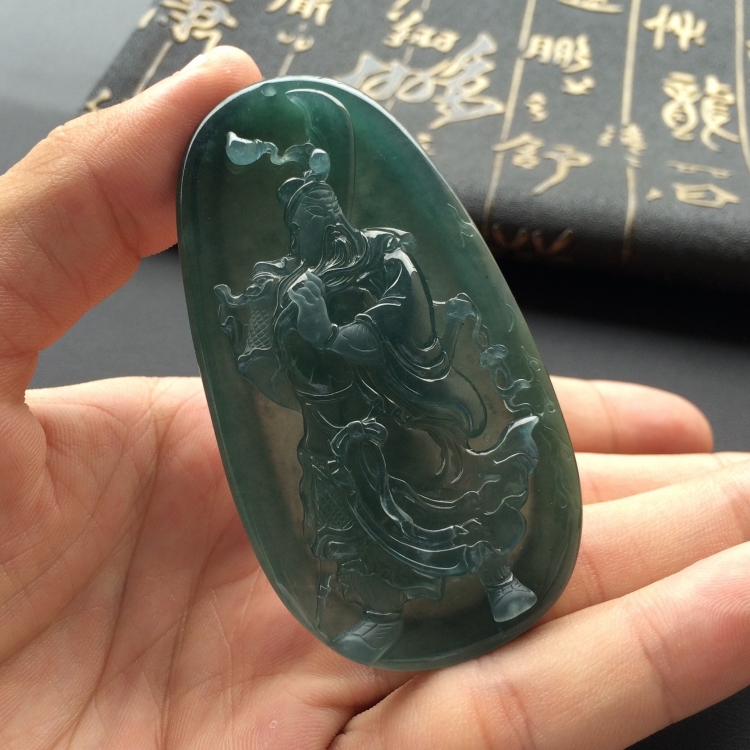 (超值推荐)冰种蓝水略带褐黄翡关公挂件