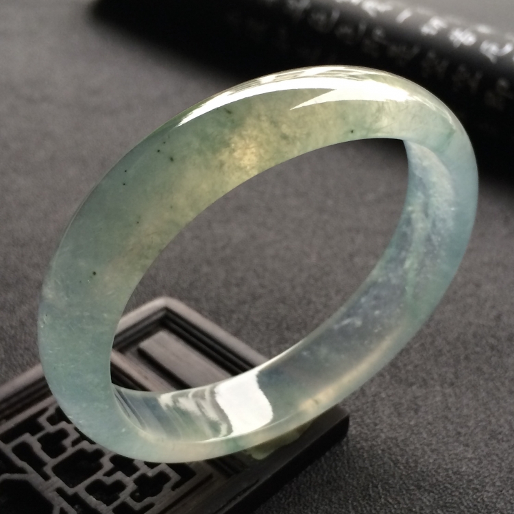 （超值推荐）冰种飘花贵妃镯（54.7mm-45.7mm）