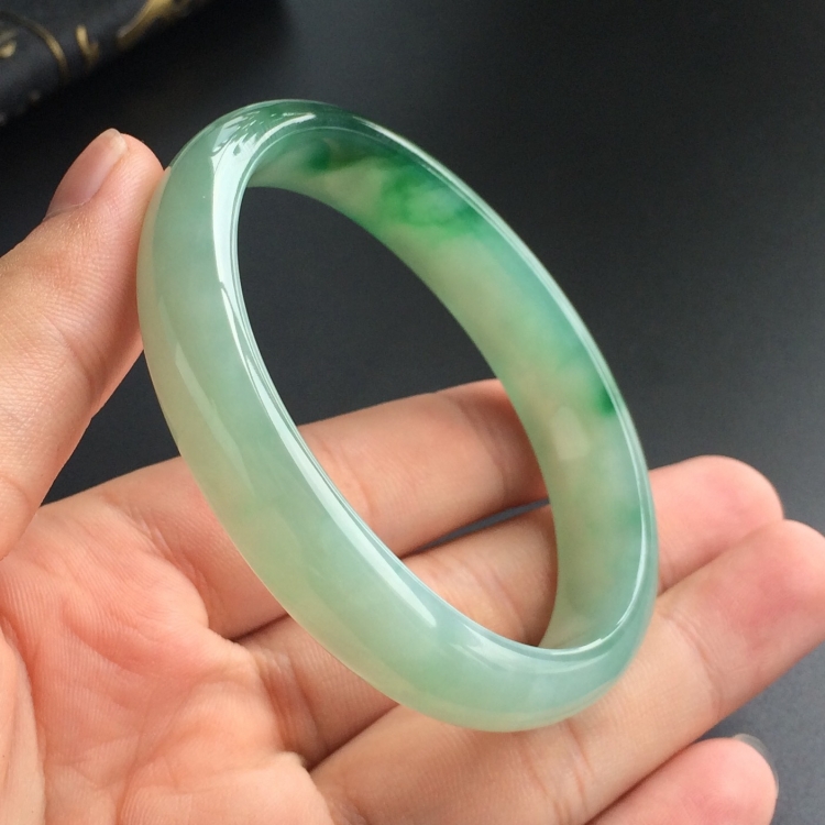 (超值推荐)糯冰种飘翠贵妃镯(58.5mm-49.7mm)