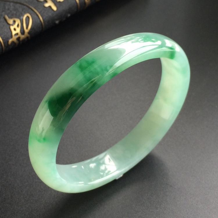 (超值推荐)糯冰种飘翠贵妃镯(58.5mm-49.7mm)