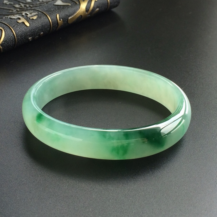 (超值推荐)糯冰种飘翠贵妃镯(58.5mm-49.7mm)