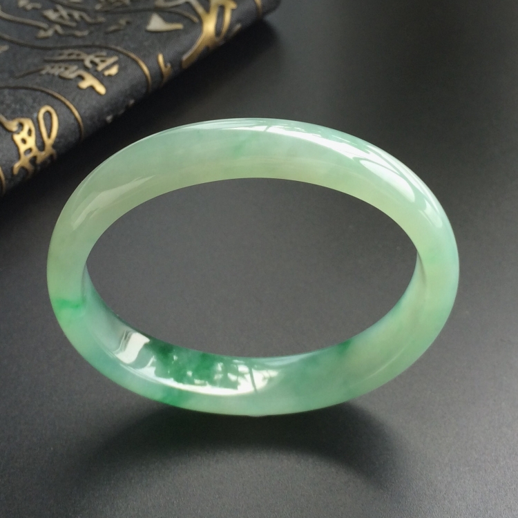 (超值推荐)糯冰种飘翠贵妃镯(58.5mm-49.7mm)
