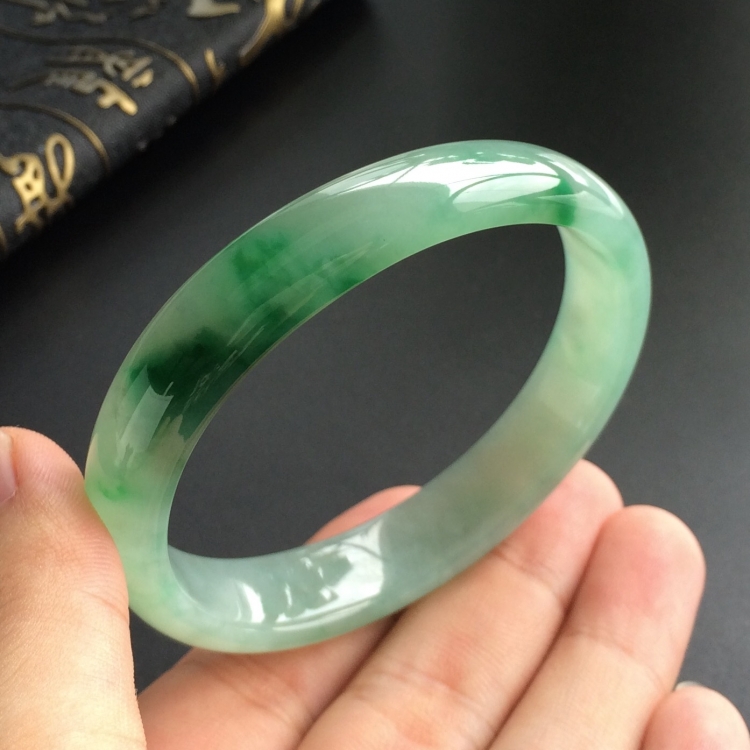 (超值推荐)糯冰种飘翠贵妃镯(58.5mm-49.7mm)
