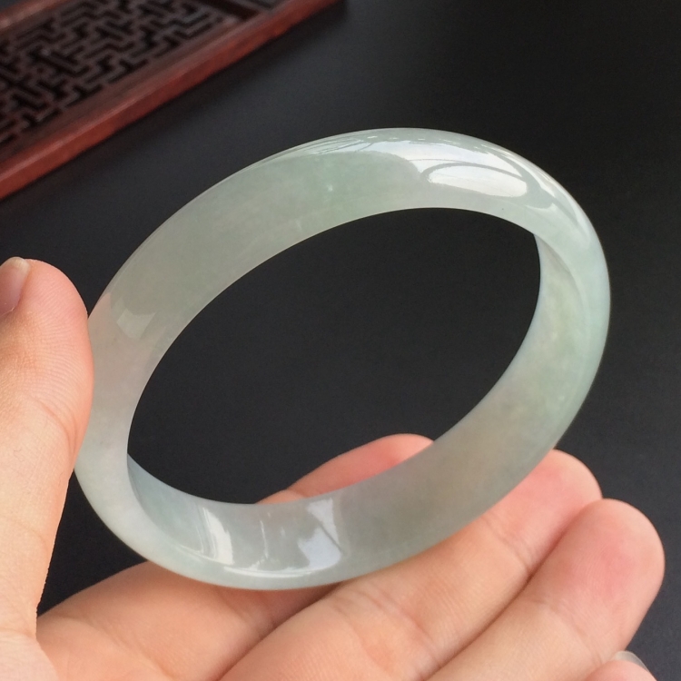 (超值推荐)糯冰种晴水贵妃镯(59.2mm-53.5mm)