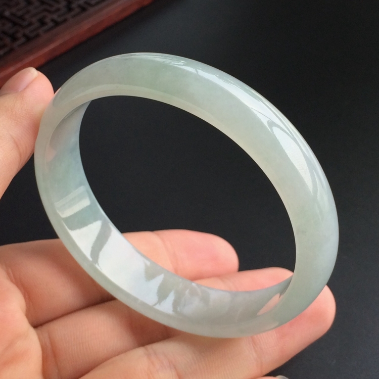 (超值推荐)糯冰种晴水贵妃镯(59.2mm-53.5mm)
