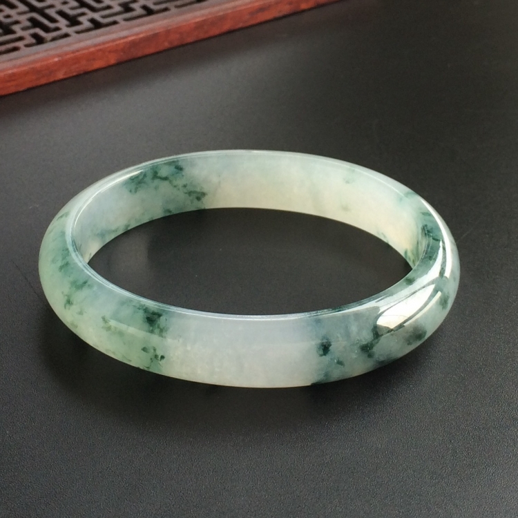 (超值推荐)糯冰种飘花贵妃镯(56.2mm-47.2mm)
