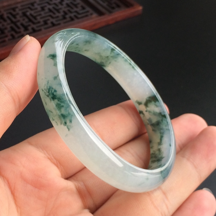 (超值推荐)糯冰种飘花贵妃镯(56.2mm-47.2mm)
