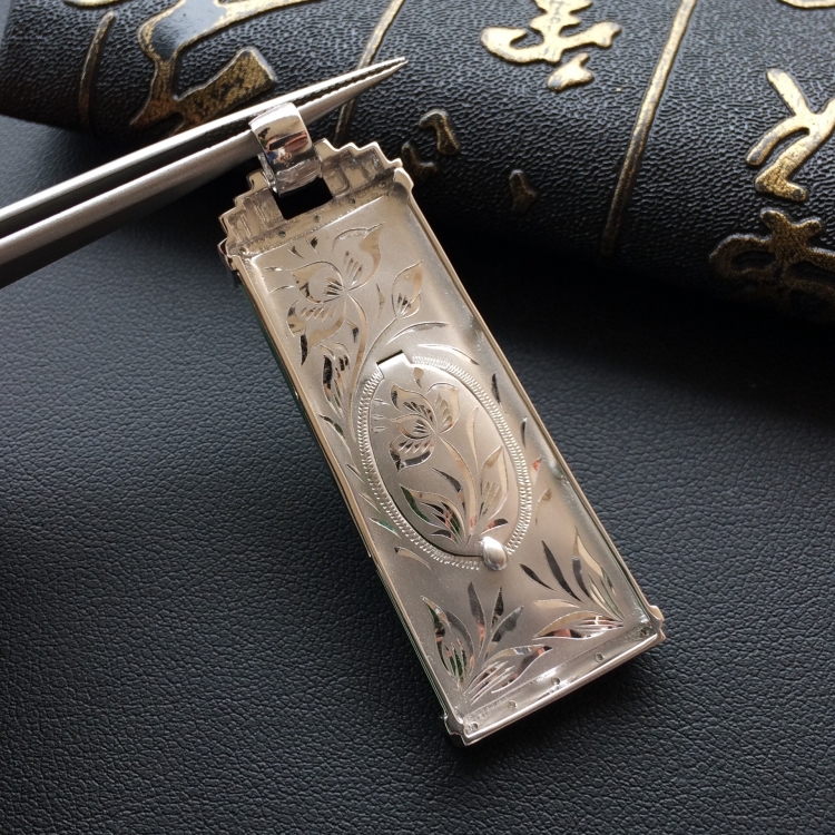 (超值推荐)糯冰种飘绿花镶白金钻石平安牌胸坠
