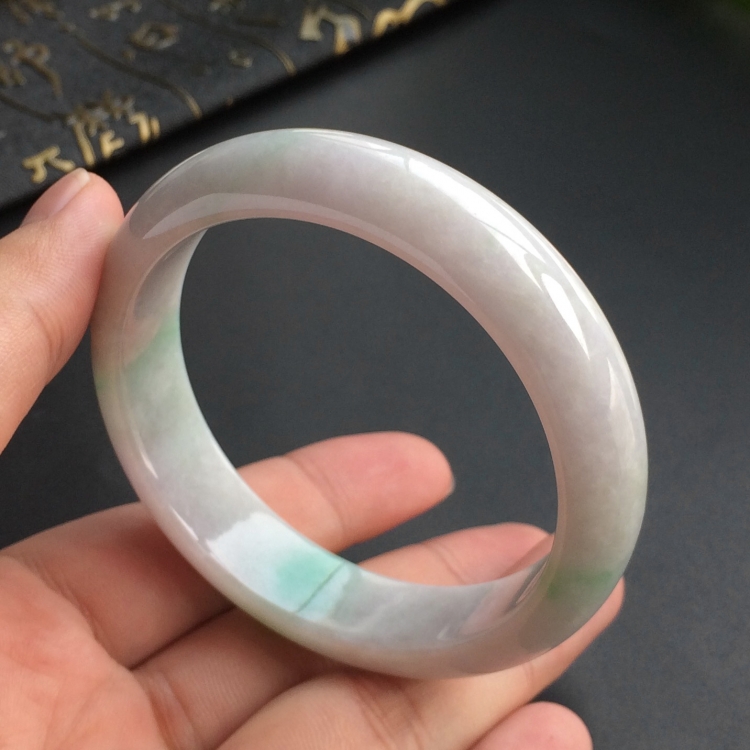 (超值推荐)糯冰种飘翠手镯(56.5mm)