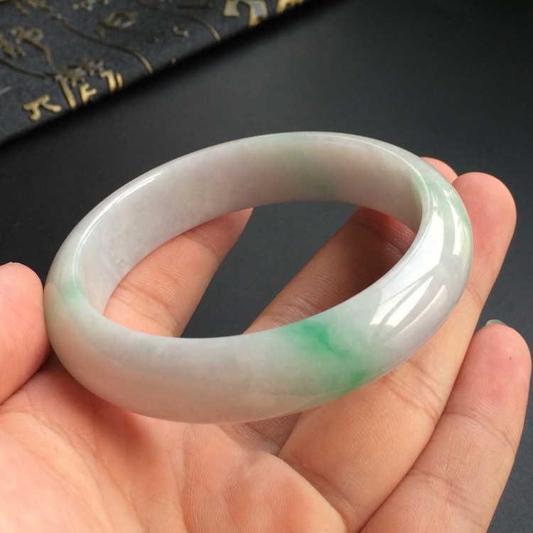 (超值推荐)糯冰种飘翠手镯(56.5mm)