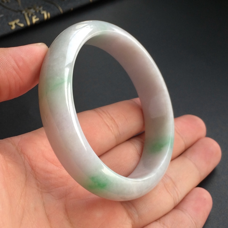 (超值推荐)糯冰种飘翠手镯(56.5mm)