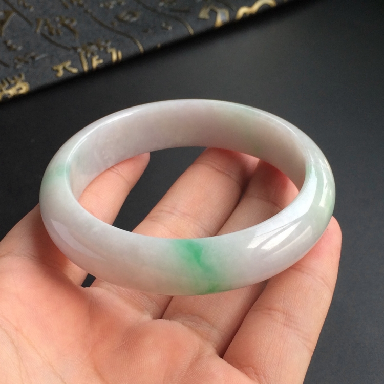 (超值推荐)糯冰种飘翠手镯(56.5mm)