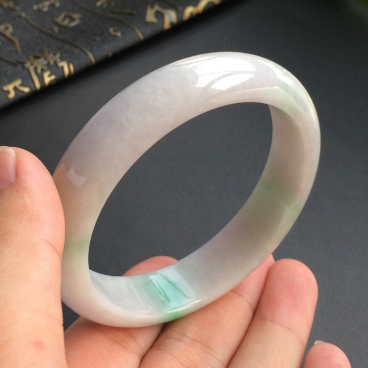 (超值推荐)糯冰种飘翠手镯(56.5mm)