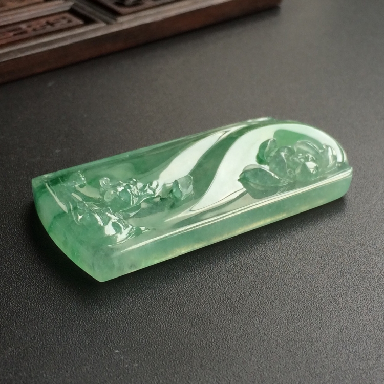(超值推荐)冰种飘翠莲韵挂件