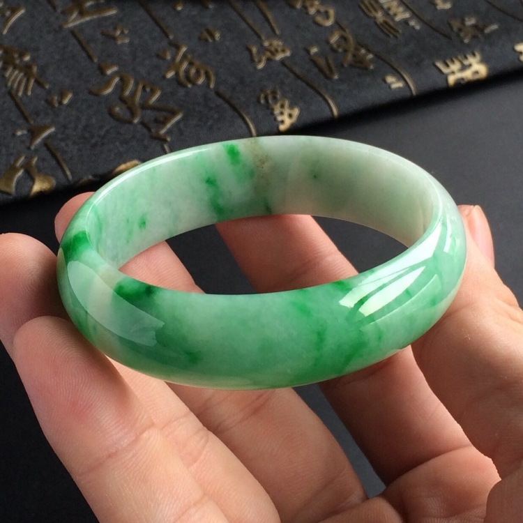 (超值推荐)糯冰种飘翠贵妃镯(54.4mm-48.6mm)
