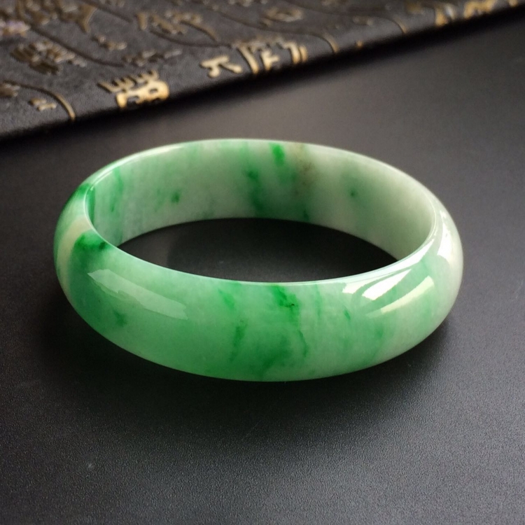 (超值推荐)糯冰种飘翠贵妃镯(54.4mm-48.6mm)