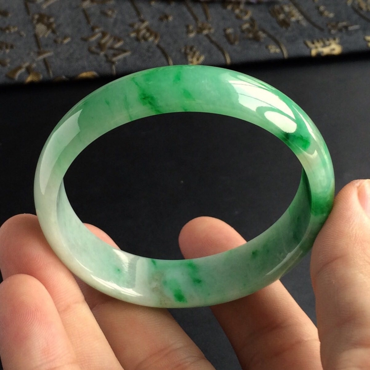 (超值推荐)糯冰种飘翠贵妃镯(54.4mm-48.6mm)