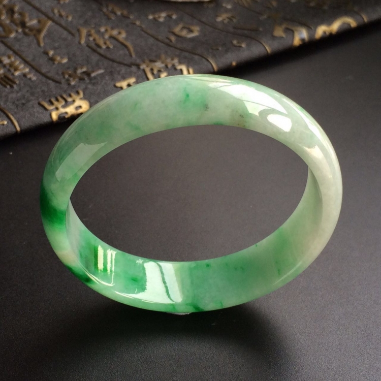 (超值推荐)糯冰种飘翠贵妃镯(54.4mm-48.6mm)