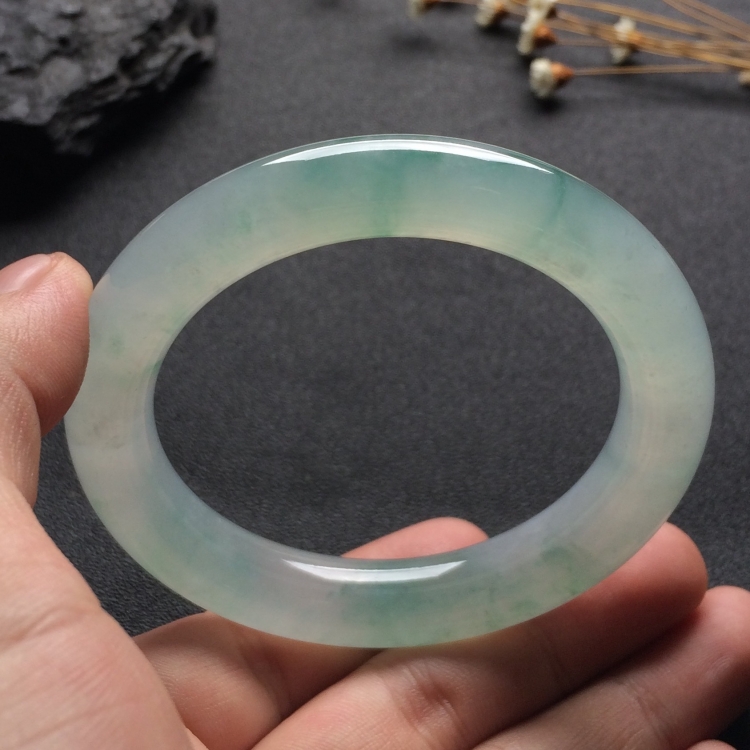 （超值推荐）冰种飘花圆条手镯（55.5mm）