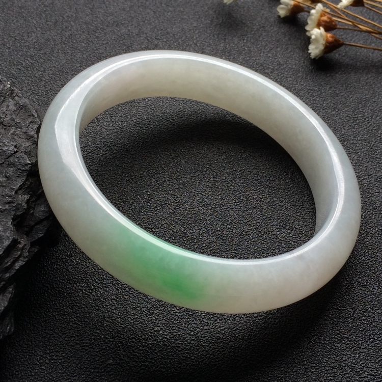 （超值推荐）糯冰种略飘翠手镯（55.5mm）